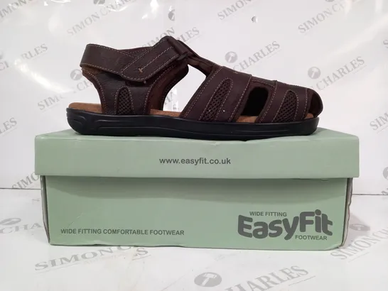 BOXED PAIR OF EASY FIT BRUNO WIDE SANDALS IN BROWN UK SIZE 11