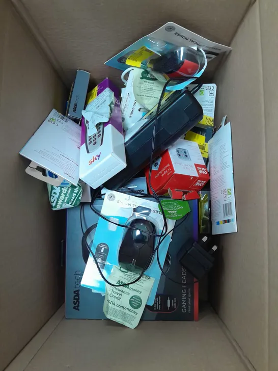 BOX OF APPROXIMATELY 20 ASSORTED ITEMS TO INCLUDE HEADPHONES, TV REMOTE, USB CHARGER ETC