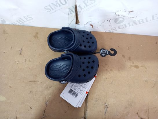 PAIR OF CROCS SIZE C4