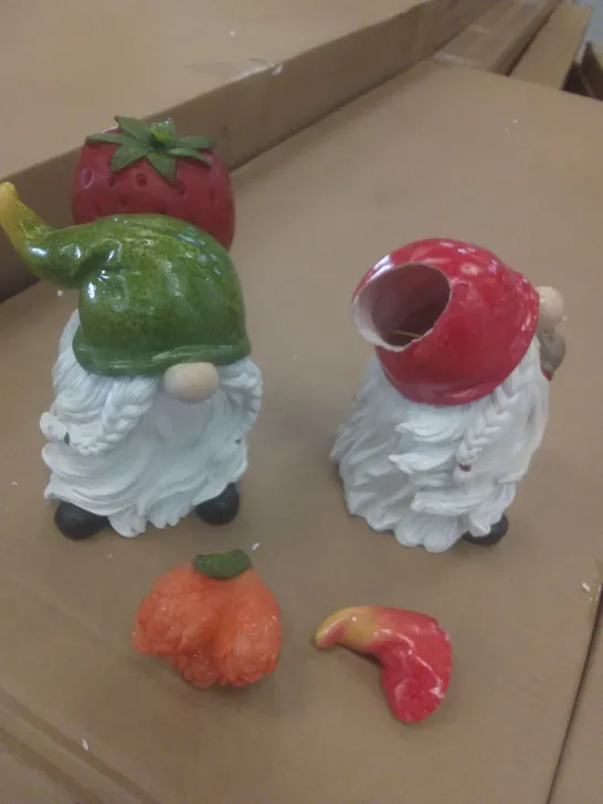 BOXED SET OF 2 CARRYING GNOMES