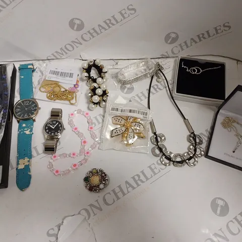 APPROXIMATELY 30 ASSORTED JEWELLERY PRODUCTS TO CONTAIN NECKLACES, WATCHES, BRACELETS ETC 