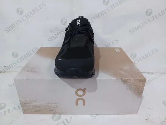 BOXED PAIR OF ON CLOUD 5 WATERPROOF SHOES IN BLACK UK SIZE 7