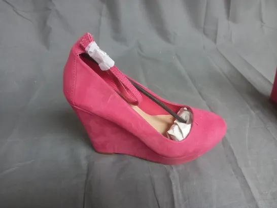 BOX OF APPROXIMATELY 7 PAIRS OF CLARAS WEDGE SHOES IN PINKS VARIOUS SIZES 