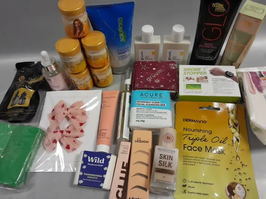 BOX OF APPROXIMATELY 15 COSMETIC ITEMS TO INCLUDE GRUUM FACE SUNSCREEN, EYELASH SERUM, NIVEA CLEANSING WIPES , ETC