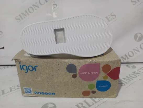 BOXED PAIR OF IGOR KIDS SANDALS IN CLEAR/WHITE SIZE 22