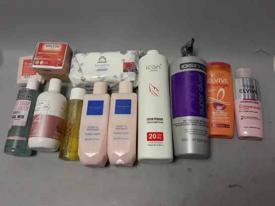 BOX OF APPROXIMATELY 15 COSMETIC ITEMS TO INCLUDE TED BAKER BUBBLE BATH, ICON CREAM PEROXIDE, AND SOAP&GLORY FACIAL WASH ETC. 