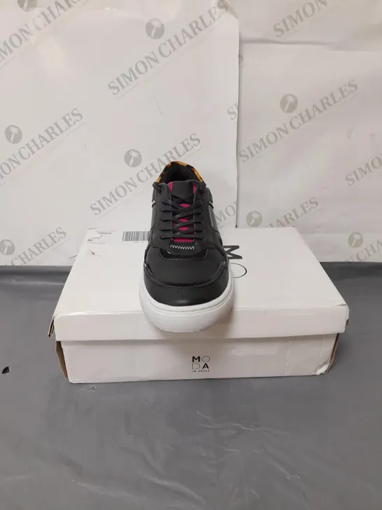 MODA LADIES BLACK TRAINERS SIZE 7