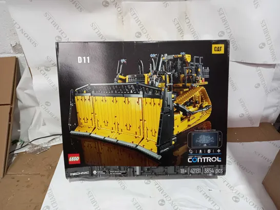 LEGO TECHNIC CAT D11 BULLDOZER (SET 42131) RRP £430