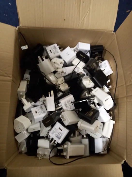 BOX OF ASSORTED PLUG ADAPTERS TO INCLUDE SAMSUNG, SONY AND LG