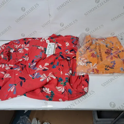 BOX OF APPOX 14 X WOMEN'S SUMMER DRESSES IN RED OR ORANGE. SIZES MAY VARY 
