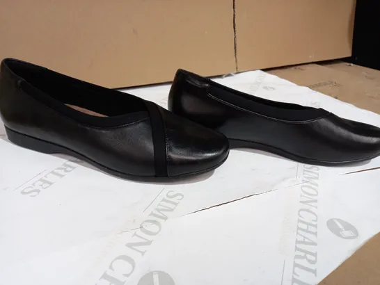 CLARKS DARCEY EASE BLACK LEATHER LOAFERS SIZE 6