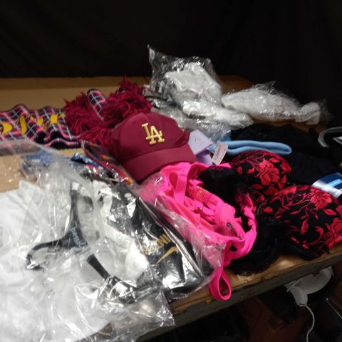 LOT OF APPROX. 25 ASSORTED CLOTHING ACCESSORIES TO INCLUDE: HATS, SOCKS & UNDERWEAR
