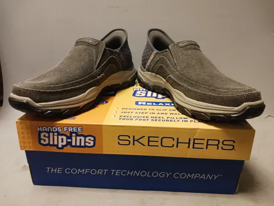 BOXED PAIR OF SKECHERS SLIP-INS SHOES IN CHARCOAL UK SIZE 9