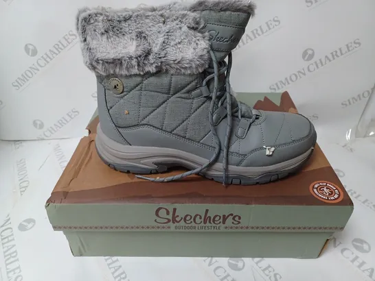 BOXED PAIR OF SKECHERS TREGO BOOTS GREY - SIZE 8