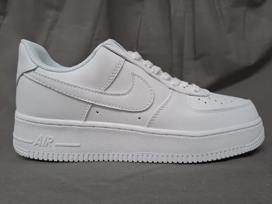 PAIR OF NIKE AIR FORCE 1 SHOES IN WHITE UK SIZE 6