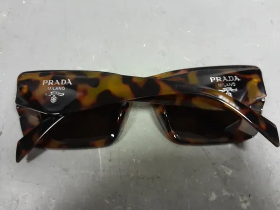 PRADA TORTOISE SHELL DESIGN CAT EYE SUNGLASSES 