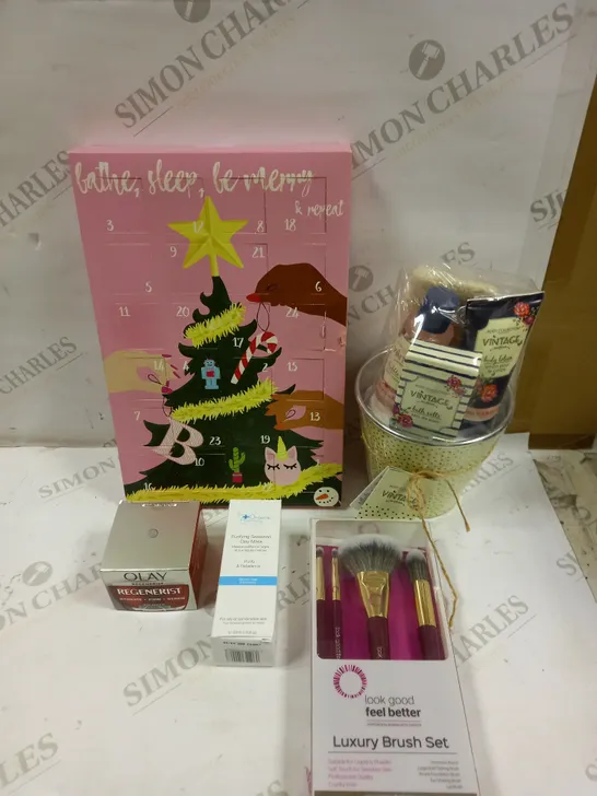 BOX OF 10 ASSORTED BEAUTY PRODUCTS & GIFT SETS TO INCLUDE BATH ADVENT CALENDAR, LUXURY BRUSH SET, OLAY REGENERIST DAY CREAM ETC