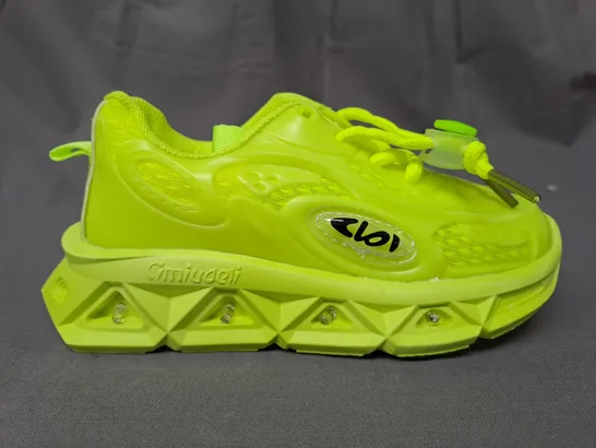 BOXED PAIR OF DESIGNER KIDS SHOES IN NEON GREEN EU SIZE 25