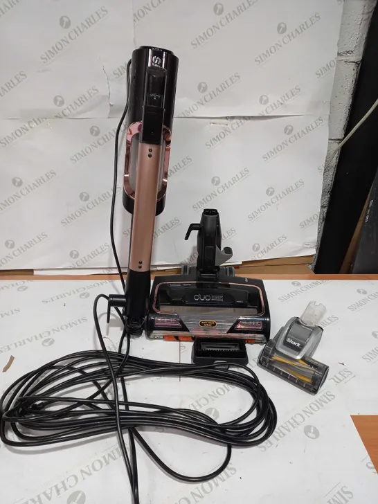 SHARK CORDED STICK VACUUM HZ500UKT