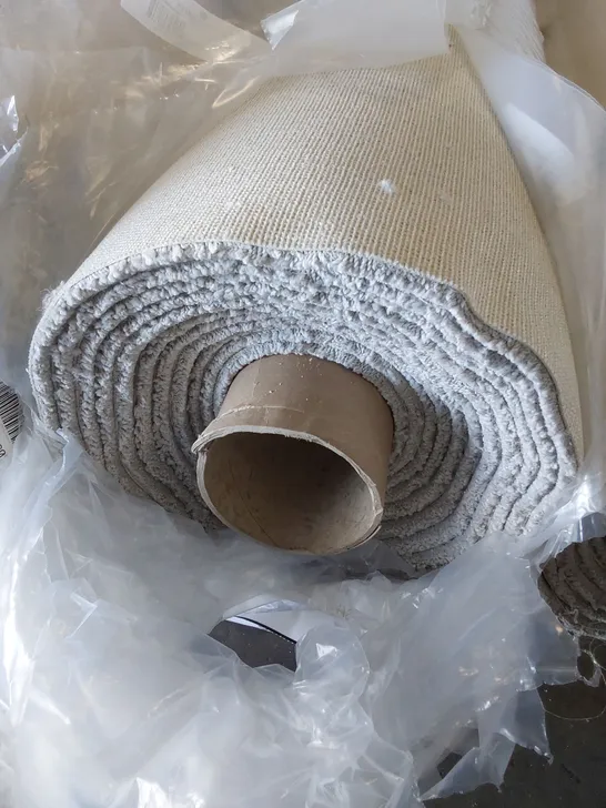 ROLL OF QUALITY EC HEARTLAND FRANKLEY CARPET // SIZE: APPROX 5 X 7.7m