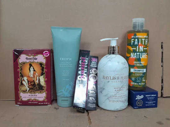 BOX OF APPROX 15 ASSORTED HEALTH AND BEAUTY ITEMS TO INCLUDE - TROPIC BODY WASH , BAYLIS AND HARDING HAND WASH , BOOTS NIGHT CREAM ETC