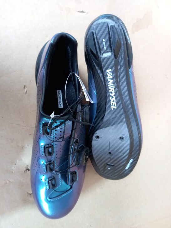 PAIR OF DECATHLON VAN RYSEL CYCLING SHOES, EU SIZE 43