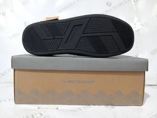 BOXED PAIR OF DUNLOP RONNIE 2 SLIPPERS IN NAVY UK SIZE 10