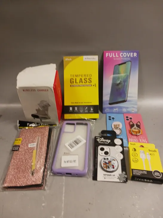 APPROXIMATELY 30 ASSORTED SMARTPHONE ACCESSORIES TO INCLUDE PROTECTIVE CASES, WIRELESS CHARGER DOCK, PHONE GRIPS ETC 