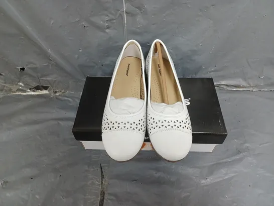 BOXED PAIR OF WOMENS HUSH PUPPIES LEAH BALLERNA SHOES SIZE 6