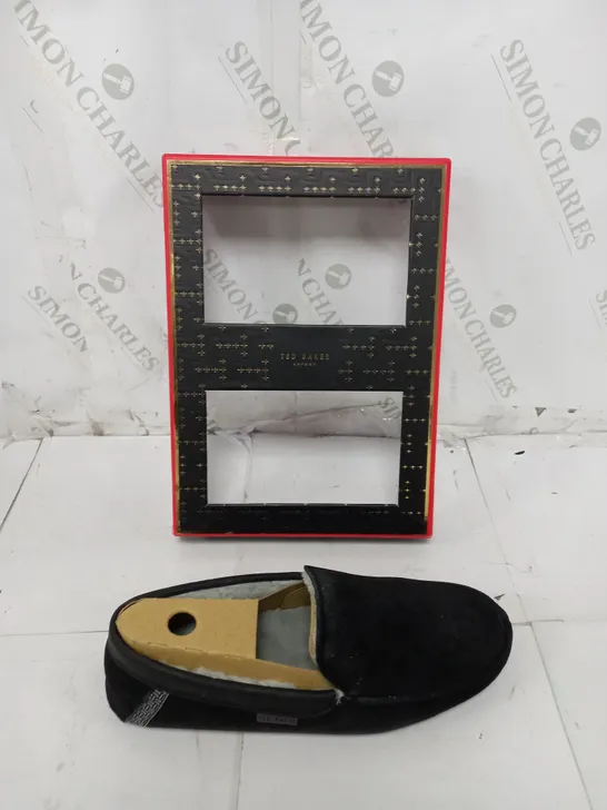 BOXED PAIR OF TED BAKER VALLANT BLACK SLIPPERS UK 10 