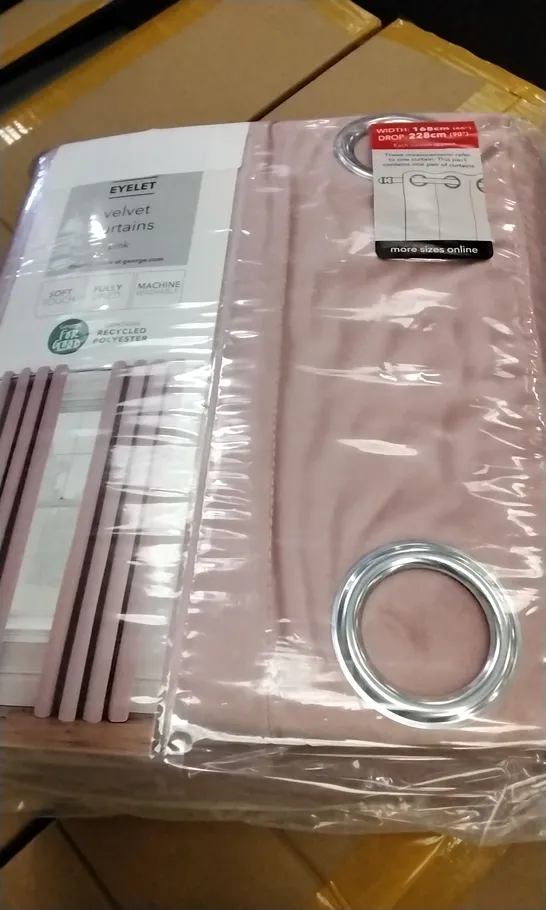 BOX OF 4 BRAND NEW EYELET VELVET CURTAINS PINK 168 X 228CM