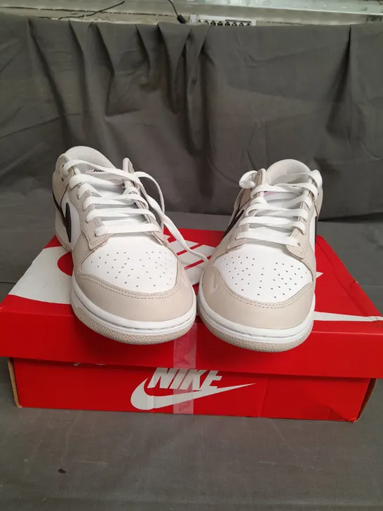 BOXED PAIR OF NIKE DUNKS LOW SIZE 7