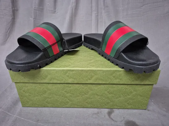 BOXED PAIR OF GUCCI SLIDERS IN BLACK/GREEN/RED SIZE UNSPECIFIED