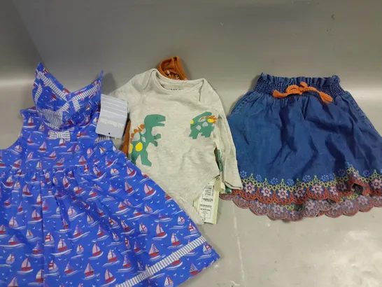 APPROXIMATELY 20 ASSORTED CHILDRENS CLOTHING PRODUCTS IN AGES RANGING FROM 0-5YRS 