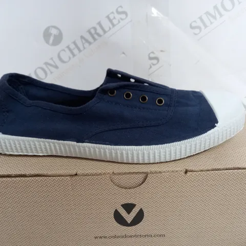 BOXED VICTORIA MARINO NAVY SHOES - SIZE 39