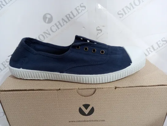 BOXED VICTORIA MARINO NAVY SHOES - SIZE 39