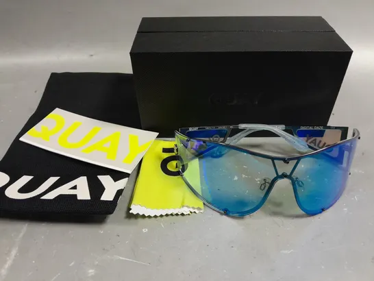 PAIR OF QUAY DIGITAL DAZE BLASSES IN CASE