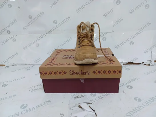 BOXED SKECHERS CHESTNUT SYNERGY WARM TECH BOOT- SIZE 6 