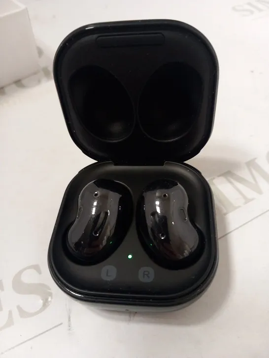 BOXED SAMSUNG BUDS LIVE