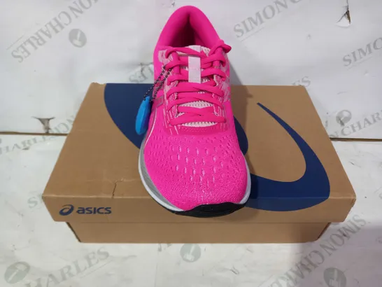 BOXED PAIR OF OASICS GEL-EXCITE 7 TRAINERS IN PINK EU SIZE 38