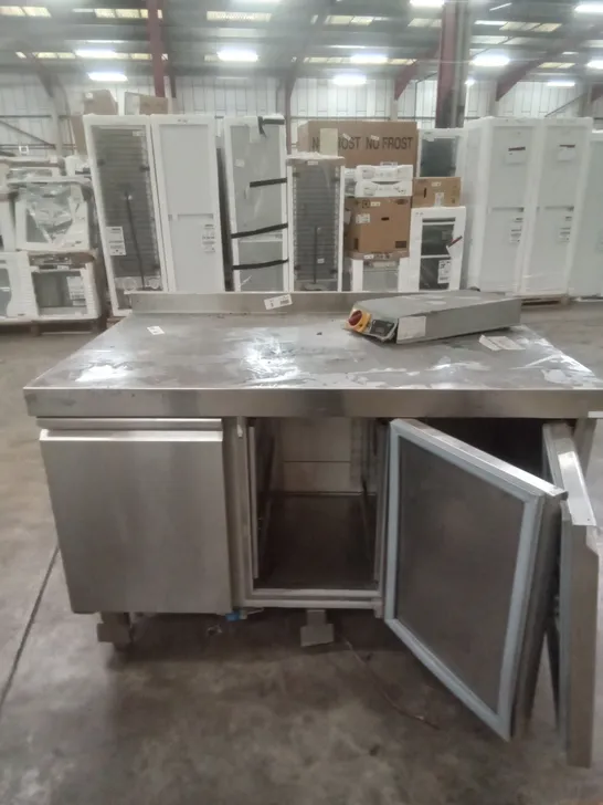 COMMERCIAL FOOD PREP STATION WITH UNDERCOUNTER FRIDGES