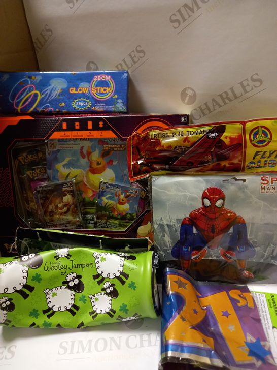 LOT OF ASSORTED ITEMS TO INCLUDE POKEMON TRADING CARD GAME FLAREON VMAX PREMIUM COLLECTION, IRISH WOOLEY JUMPERS PENCIL CASE, SPIDER-MAN BALLOON, ETC.