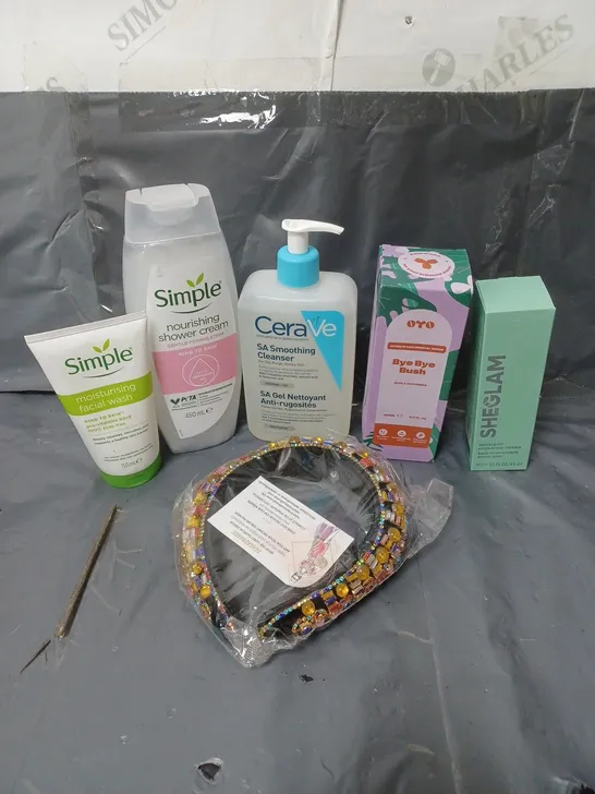 APPROXIMATELY 20 ASSORTED COSMETIC PRODUCTS TO INCLUDE SIMPLE SHOWER CREAM, SHEGLAM PRIMER, AND CERAVE SMOOTHING CLEANSER ETC. 