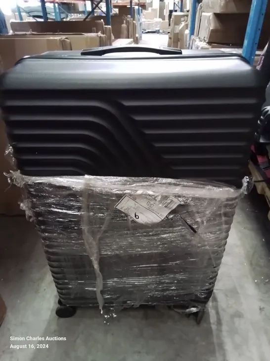 LARGE BLACK LUGGAGE SUITCASE/HOLDLE 