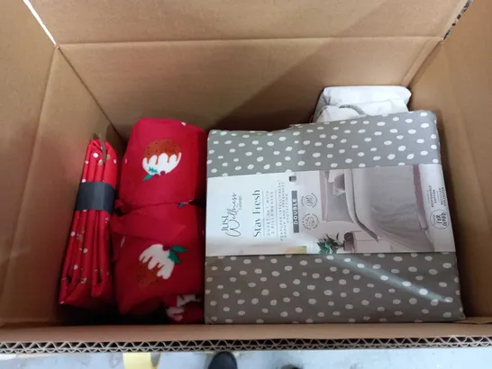 BOX OF APPROX 8 ASSORTED ITEMS TO INCLUDE - DESIGNER DUVET SET  - DESIGNER RED THROW - DESIGNER TABLE CLOTH ECT 