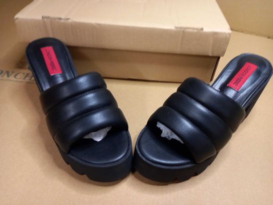 BOXED PAIR OF LONDON REBEL BLACK CHUNKY SANDALS - SIZE 4