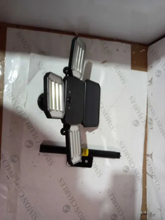 OUTLET BELL & HOWELL 300 LUMENS BIONIC FLOODLIGHT