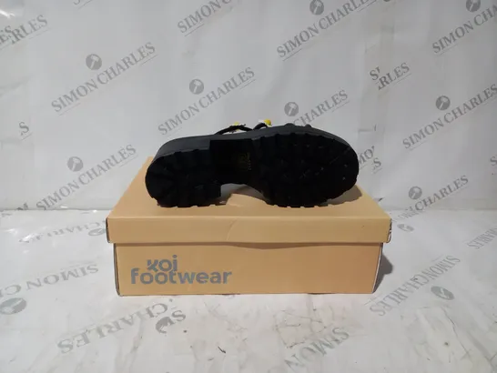 BRAND NEW BOXED PAIR OF KOI VEGAN BLOOMING DAISY OASIS STRAPPY SLIDERS IN BLACK - UK SIZE 3
