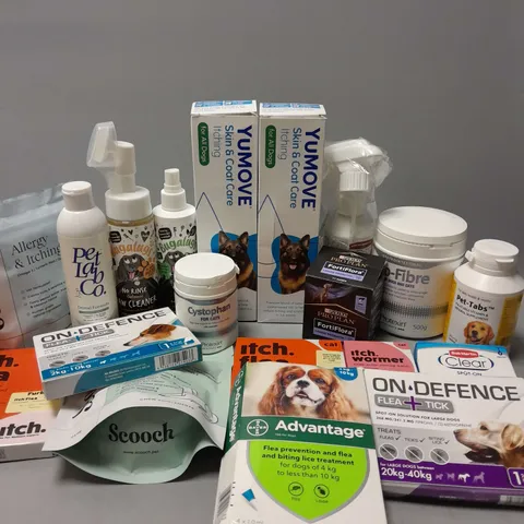 APPROXIMATELY 15 ASSORTED PET SUPPLIES TO INCLUDE YUMOVE SKIN COAT CARE FR SOGS, PET-TABS SUPPLEMENT, PROTEXIN GASTROINTESTINAL PRO-FIBRE FOR DOGS AND CATS, ETC