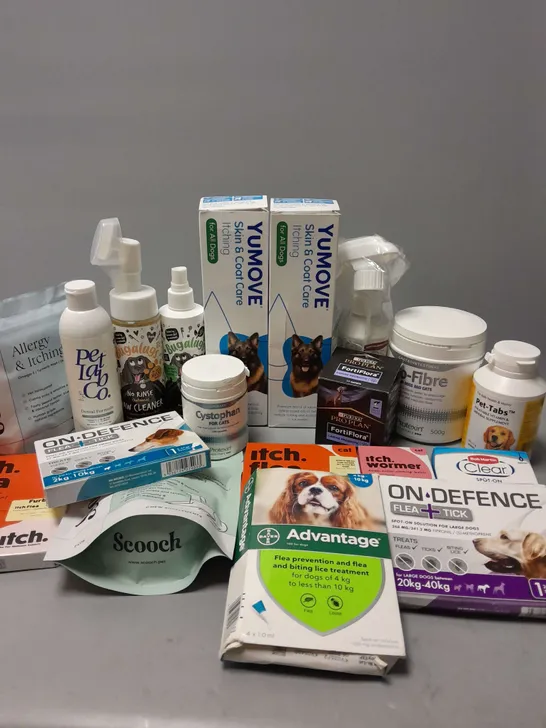 APPROXIMATELY 15 ASSORTED PET SUPPLIES TO INCLUDE YUMOVE SKIN COAT CARE FR SOGS, PET-TABS SUPPLEMENT, PROTEXIN GASTROINTESTINAL PRO-FIBRE FOR DOGS AND CATS, ETC